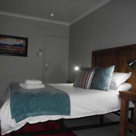 De Nachtuilen Guesthouse Upington Extérieur photo
